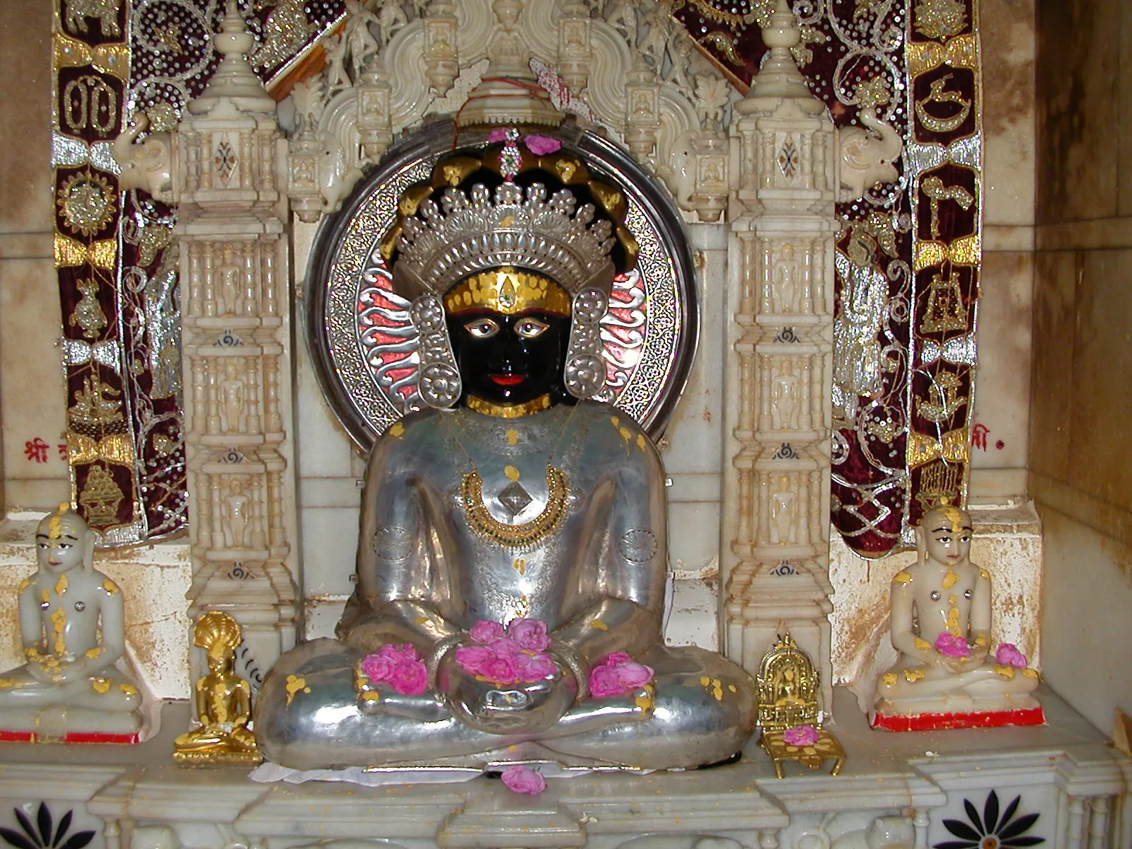 Sculpted statue of Parshvanath Bhagwan in serene meditative posture